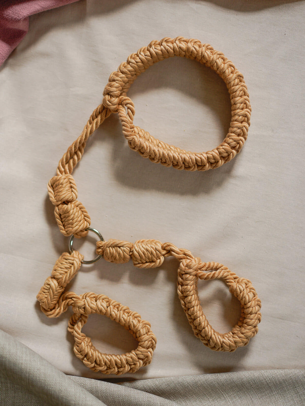 Kanuka collar to wrist restraint