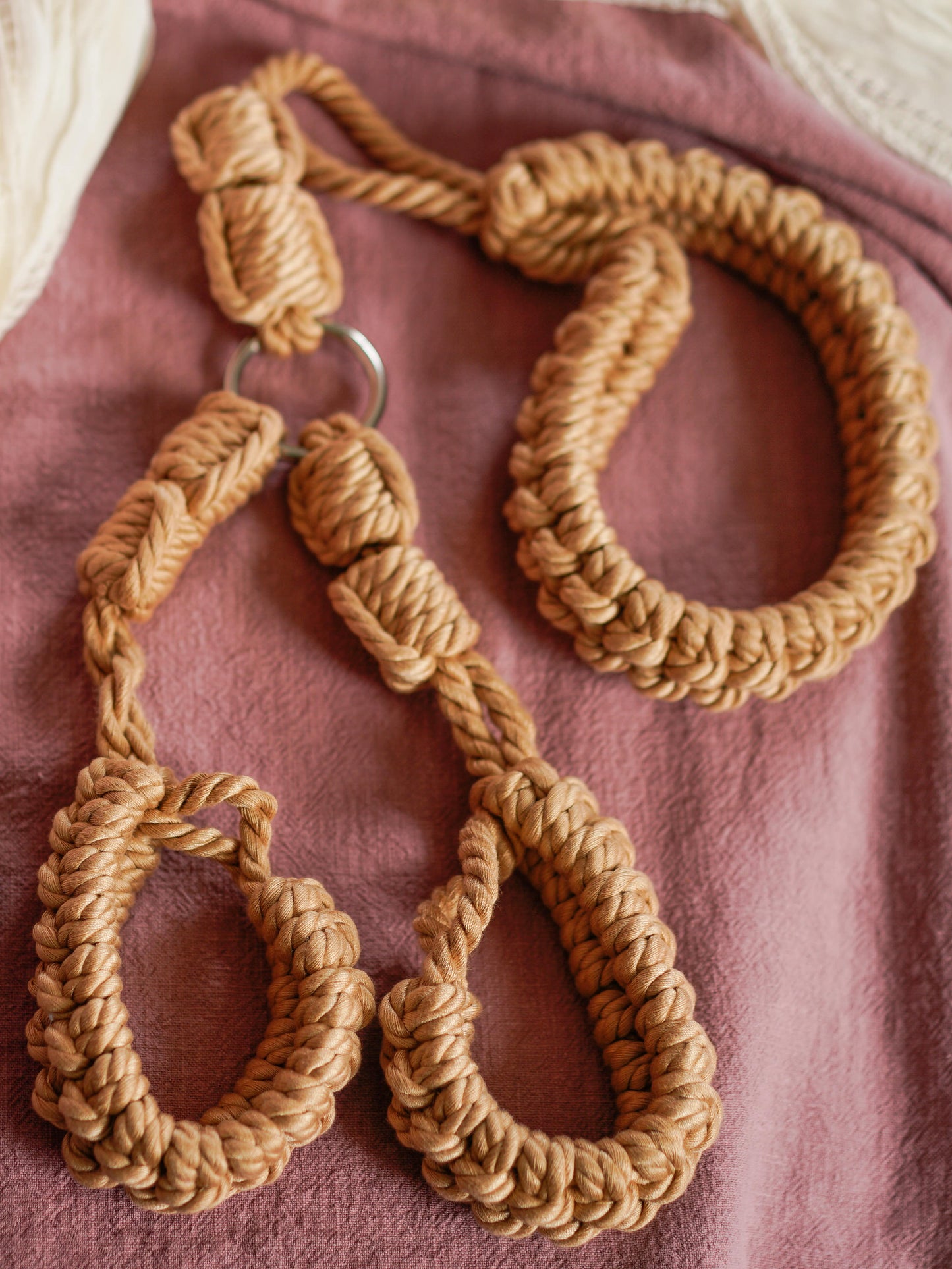 Kanuka collar to wrist restraint