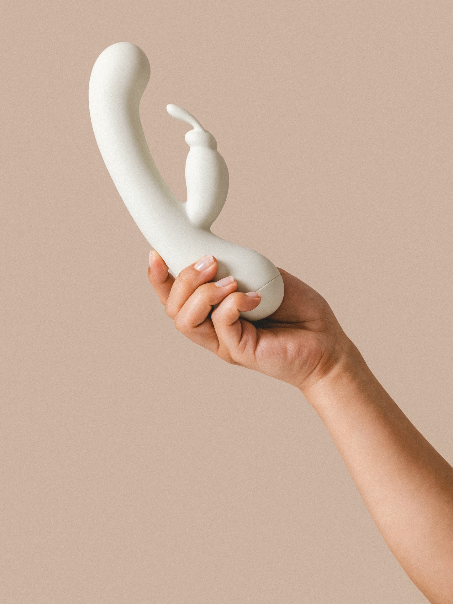 Experience the luxurious blend of simultaneous clitoral and G-spot stimulation with Saro, a sustainable rabbit vibrator that combines the classic rabbit vibe shape with cutting-edge features. Explore the dual stimulation of Saro’s G-spot teasing shaft and clitoris tickling ‘bunny ears’ for an unforgettable, yet sustainable, intimate experience.  Saro’s sleek inner body is now crafted from ocean plastic, coated with buttery soft, sanitary grade, silicone,