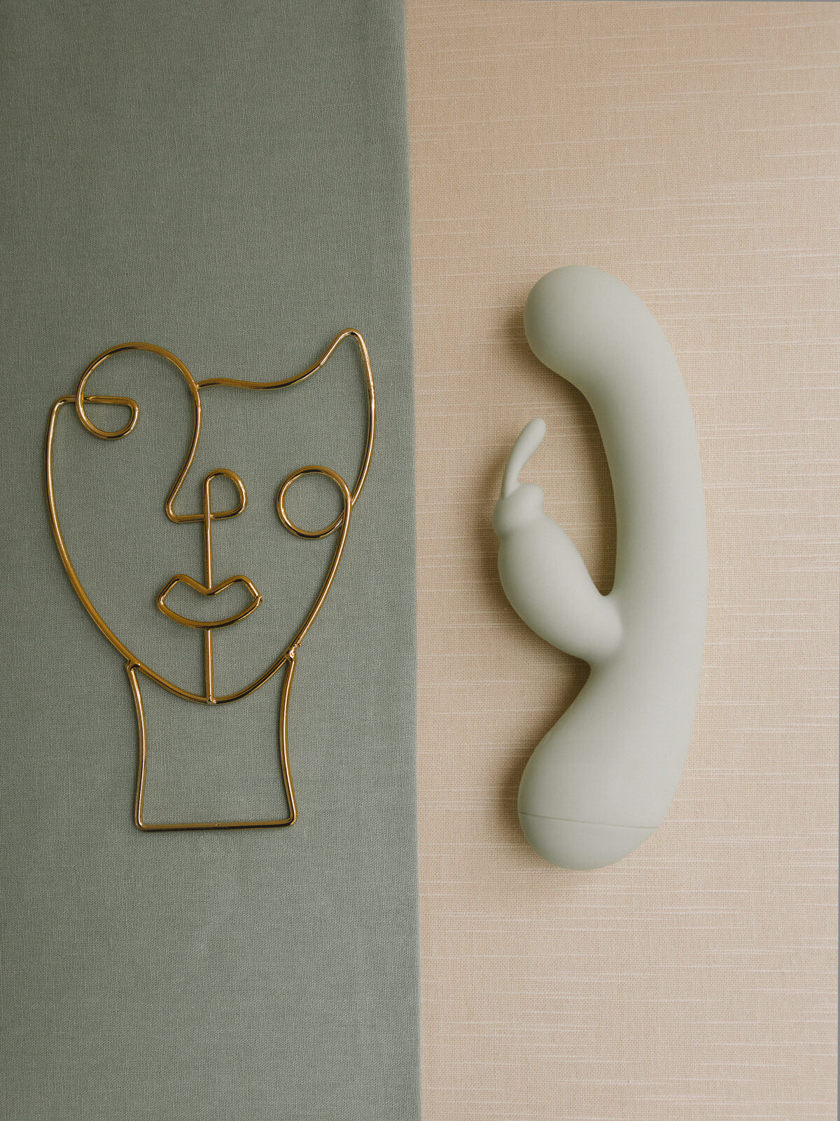 Experience the luxurious blend of simultaneous clitoral and G-spot stimulation with Saro, a sustainable rabbit vibrator that combines the classic rabbit vibe shape with cutting-edge features. Explore the dual stimulation of Saro’s G-spot teasing shaft and clitoris tickling ‘bunny ears’ for an unforgettable, yet sustainable, intimate experience.  Saro’s sleek inner body is now crafted from ocean plastic, coated with buttery soft, sanitary grade, silicone,