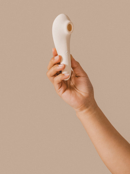 Discover the enchanting world of clitoral suction with Jasmine, now crafted from ocean plastic. The petite suction cup features silky smooth silicone prongs that gently vibrate according to your chosen setting. Indulge in the perfect harmony of suction and vibration.