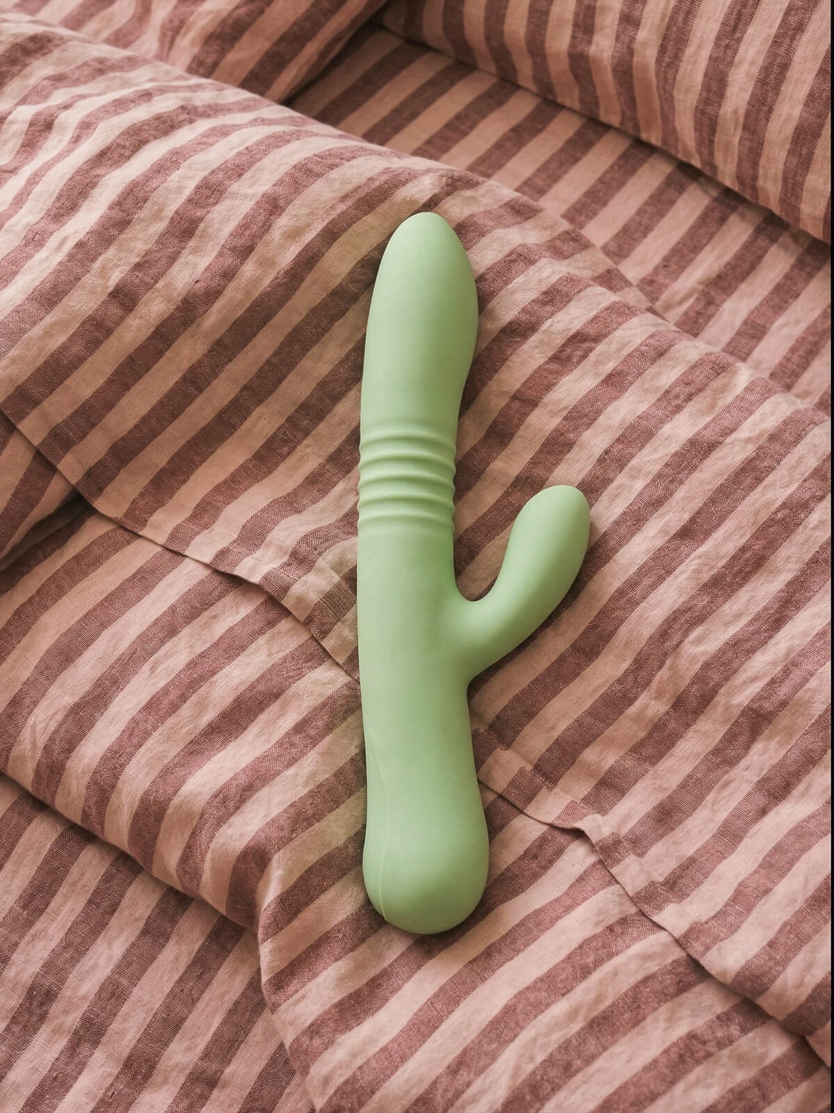 Yarrow Thrusting Dildo
